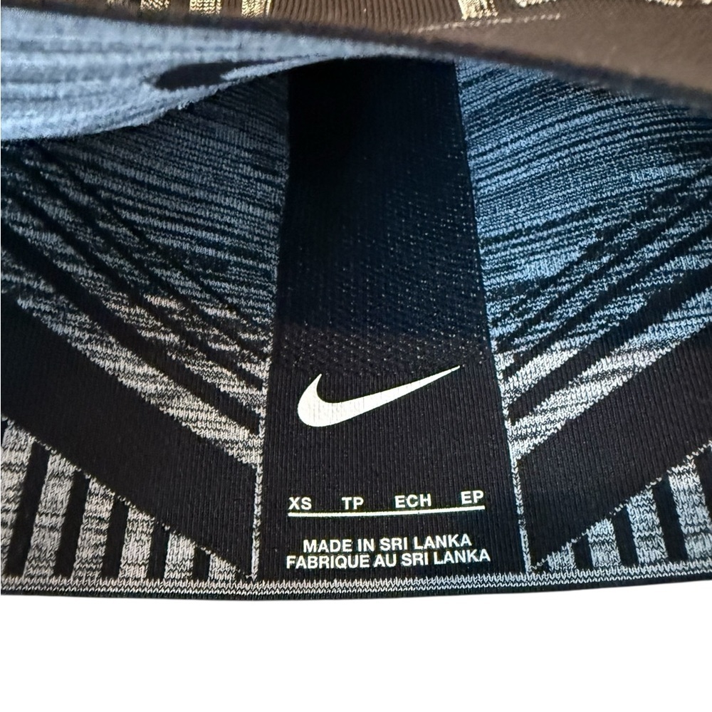 Nike Pro Indy Flyknit Seamless Sports Bra XS Black Gray‎ Stripe AJ4047-014 - Picture 5 of 13